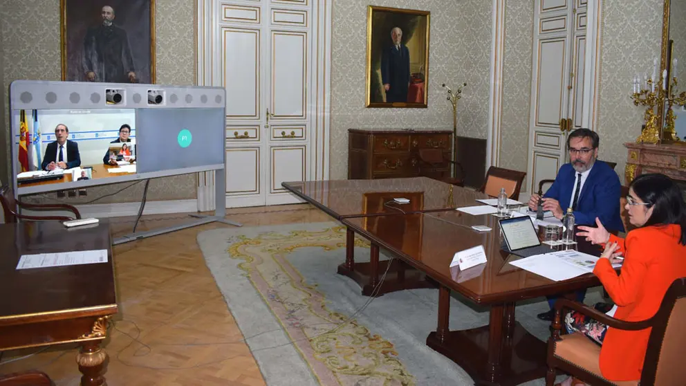 Videoconferencia de la ministra Carolina Dar&iacute;as con el conselleiro Valeriano Mart&iacute;nez.