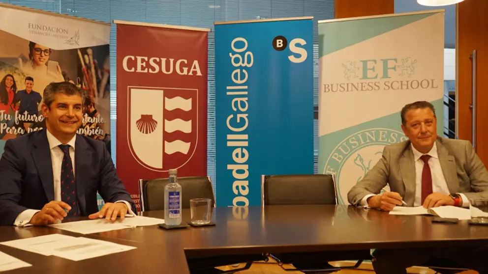 Firma del convenio entre Banco Sabadell y CESUGA.