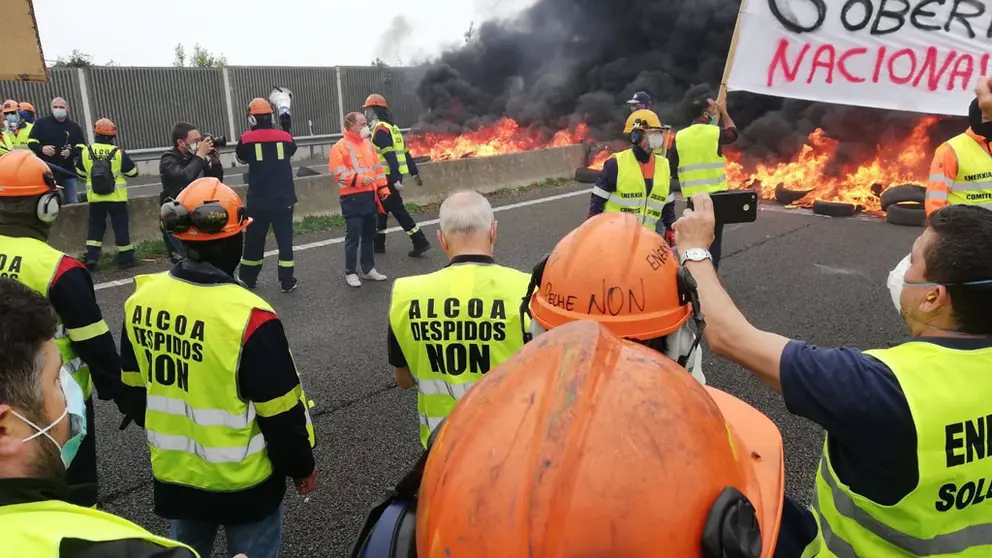 Protesta de trabajadores de Alcoa San Cibrao en la manifestaci&oacute;n del pasado domingo en Ribadeo./CCOO GALICIA.