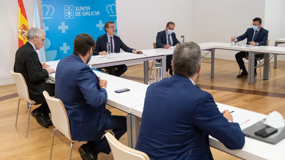 Reuni&oacute;n del presidente de la Xunta y los conselleiros de Econom&iacute;a y de Medio Rural con el comit&eacute; de expertos econ&oacute;micos.