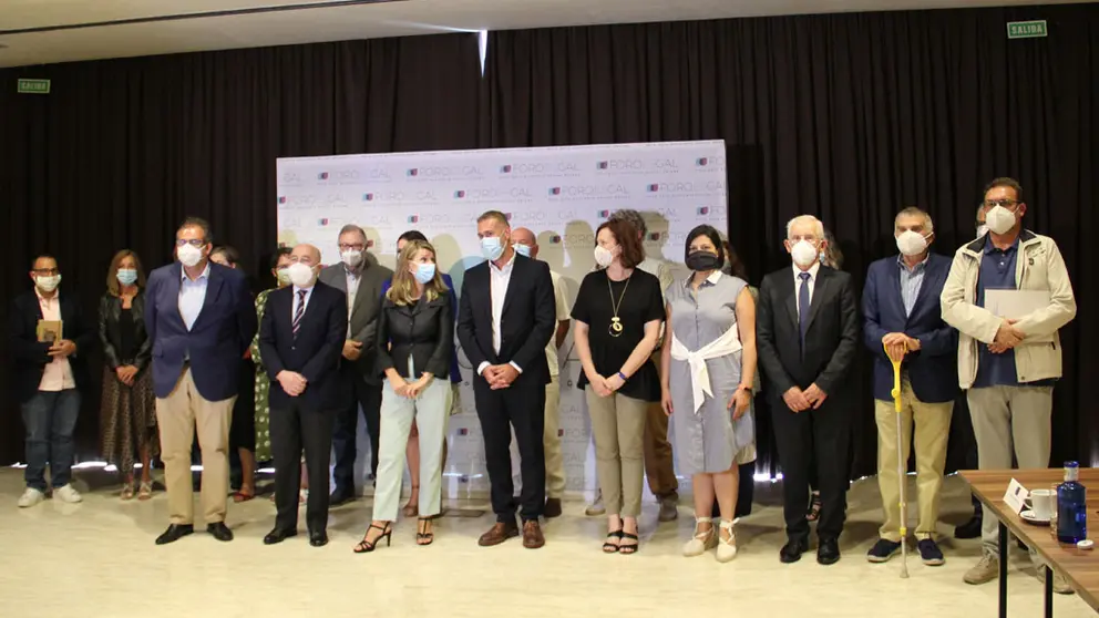 La ministra de Trabajo, Yolanda D&iacute;az, con los representantes del Foro pola Econom&iacute;a Social de Galicia.
