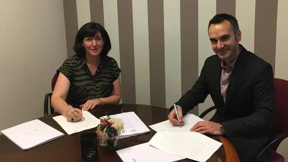 Carme Pamp&iacute;n (CEO de GalChimia e cofundadora de Origo Biopharma) e Fernando Guldr&iacute;s (Director de XesGalicia).