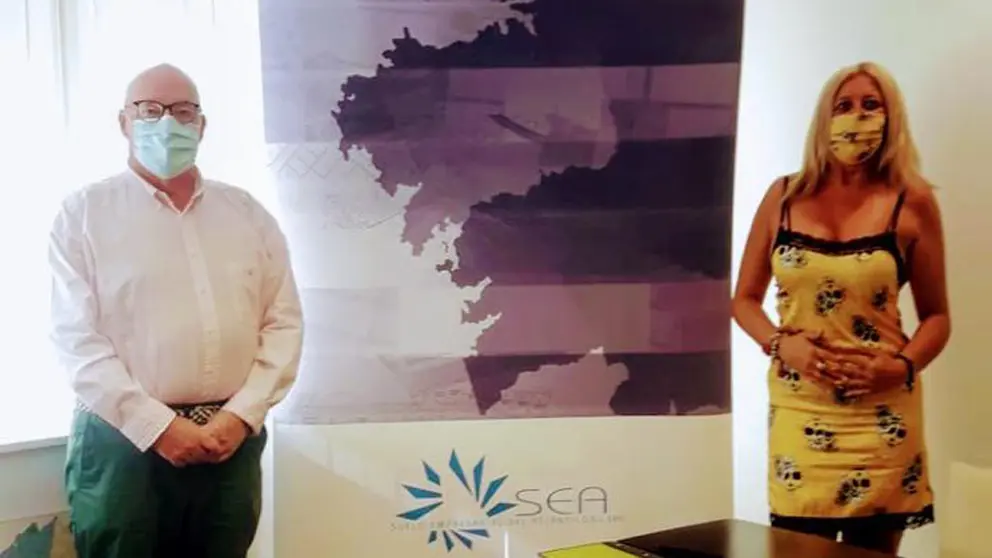 Isaac Rodr&iacute;guez, representante de Fegape, y Beatriz Sestayo, gerente de SEA.