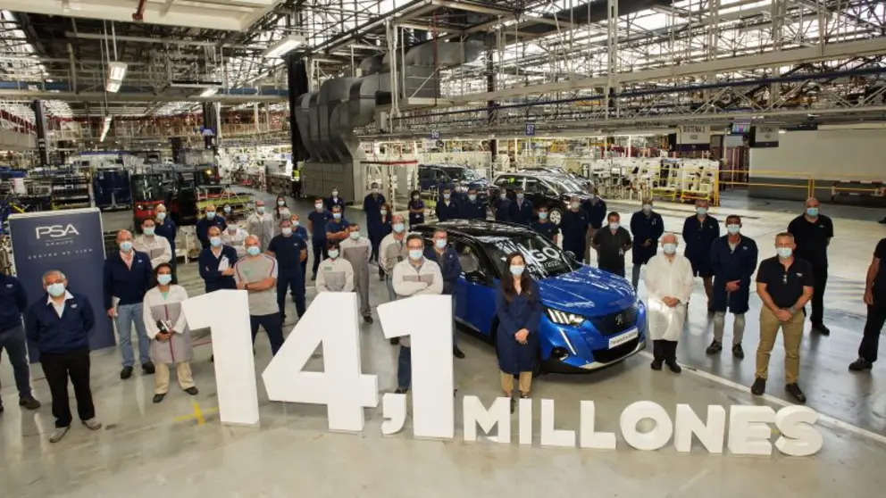 Fotograf&iacute;a de la celebraci&oacute;n de la producci&oacute;n de 14,1 millones de veh&iacute;culos./WEB PSA VIGO.