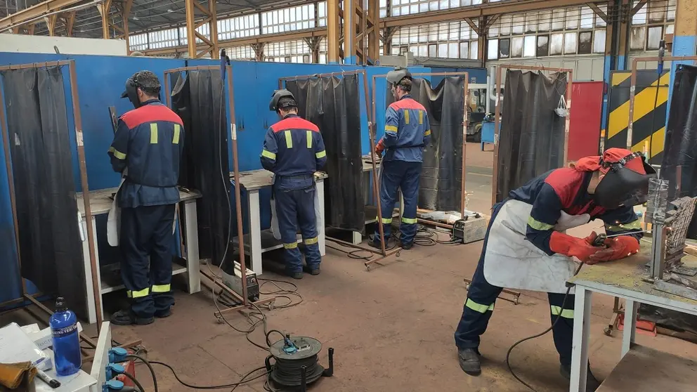 Curso de formaci&oacute;n na planta coru&ntilde;esa de Alu Ib&eacute;rica.