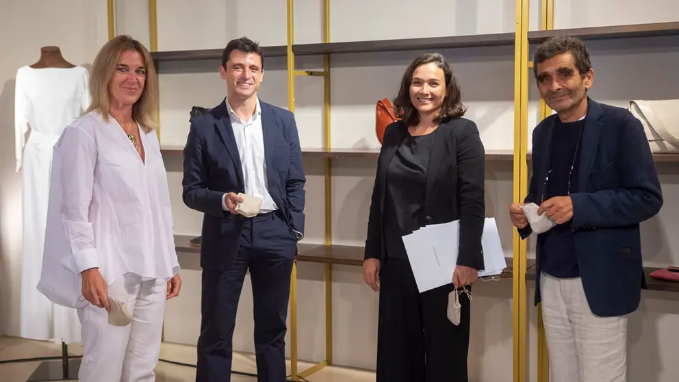 Maite Aranz&aacute;bal, Antonio Puente, Adriana Dom&iacute;nguez y Adolfo Dom&iacute;nguez./M.RIOPA.