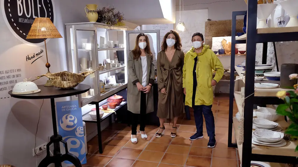 12,30 h.-    A directora xeral de Comercio e Consumo, Sol V&Atilde;&iexcl;zquez, xunto &Atilde;&iexcl; directora da Fundaci&Atilde;&sup3;n P&Atilde;&ordm;blica Artesan&Atilde;&shy;a de Galicia, Elena Fabeiro, visitar&Atilde;&iexcl;n a tenda de artesan&Atilde;&shy;a Boles, onde presentar&Atilde;&iexcl;n a nova orde de axudas para a comercializaci&Atilde;&sup3;n dixital (ruela de Altamira, 3, baixo).
foto xo&Atilde;&iexcl;n crespo
12/08/2020