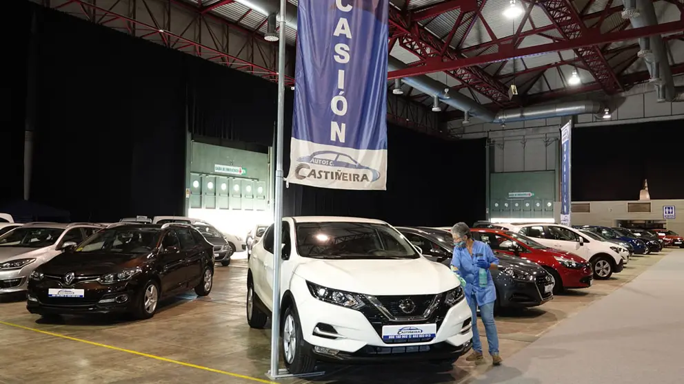 Los expositores ya han preparado los veh&iacute;culos para la apertura del Sal&oacute;n Motor OKasi&oacute;n.