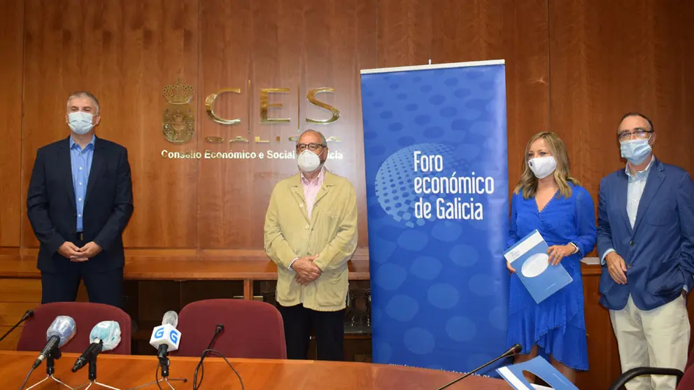 Santiago Lago, Emilio P&eacute;rez Nieto, Mar&iacute;a Cadaval y Xos&eacute; Carlos Arias, en la presentaci&oacute;n del documento.