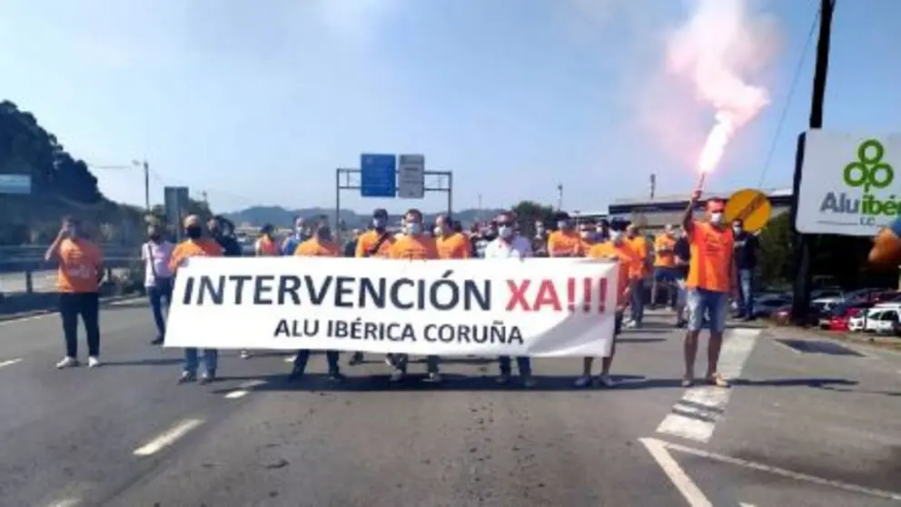 Protesta de trabajadores de Alu Ib&eacute;rica A Coru&ntilde;a./PRENSA CCOO.