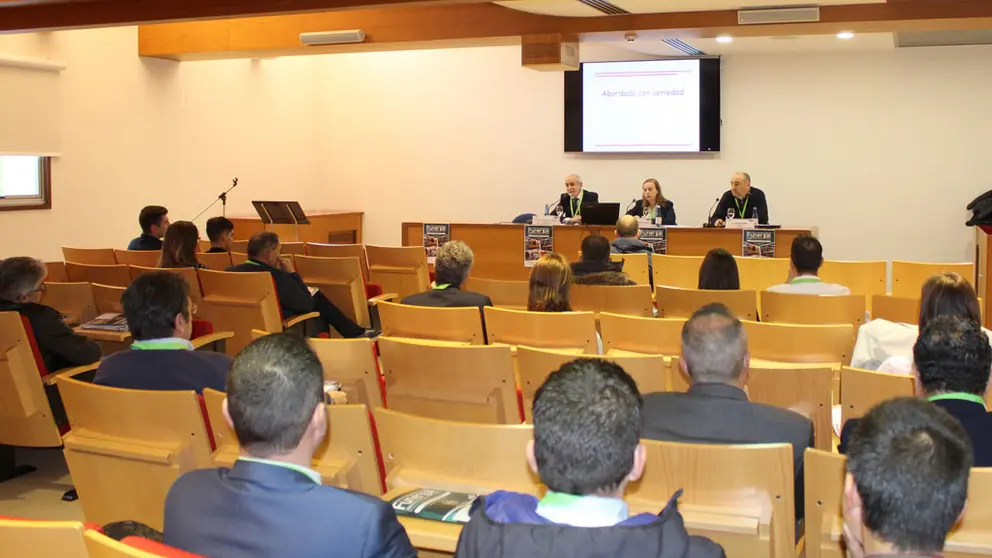 Asistentes a una jornada en una anterior edici&oacute;n de Funergal.