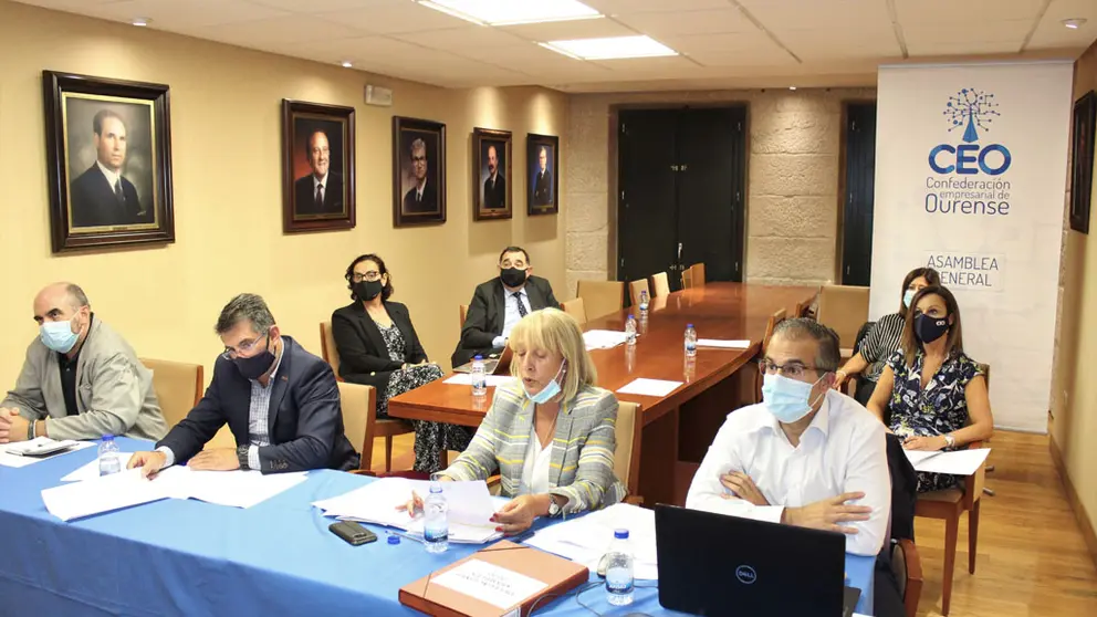 Directiva de la Confederaci&oacute;n Empresarial de Ourense, en un momento de la asamblea general, celebrada online.