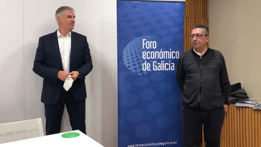 Santiago Lago e Edelmiro L&oacute;pez presentaron en Santiago o documento