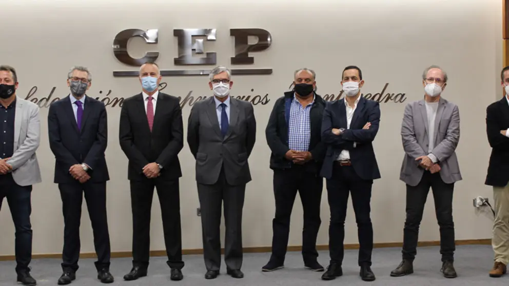 Representantes de colectivos vinculados al sector mar industria alimentario, en la rueda de prensa en la CEP.