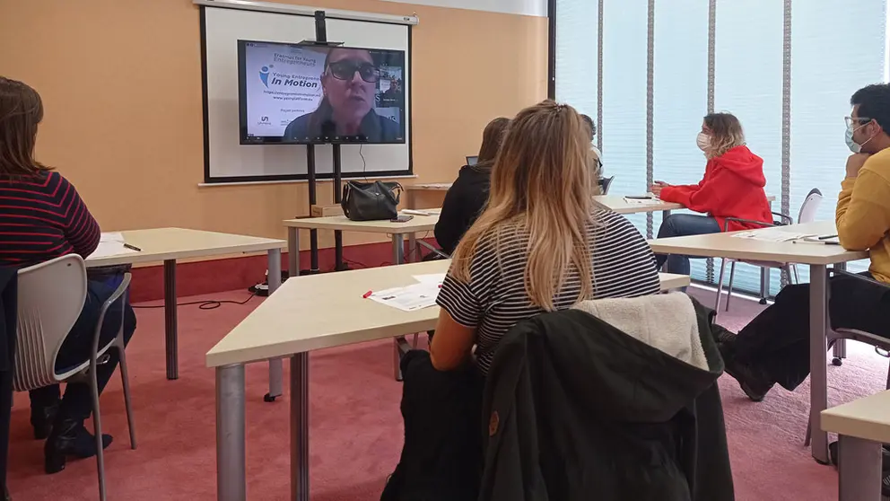 Asistentes a la jornada sobre movilidad laboral de la Asociaci&oacute;n &Aacute;rea Empresarial del Tambre.