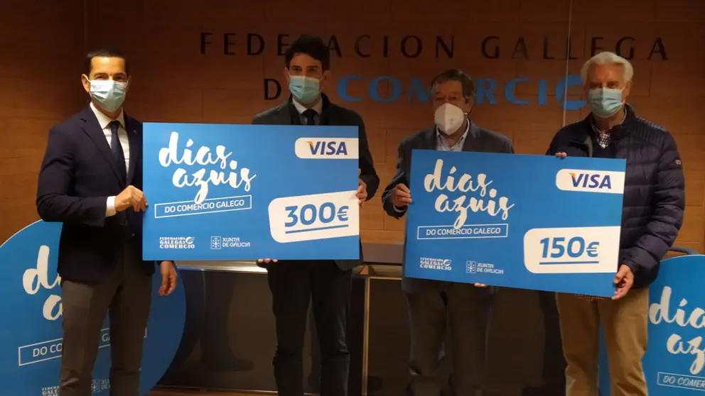 Los representantes de Abanca, Xunta y Federaci&oacute;n Gallega de Comercio, en el acto simb&oacute;lico celebrado en Lugo.