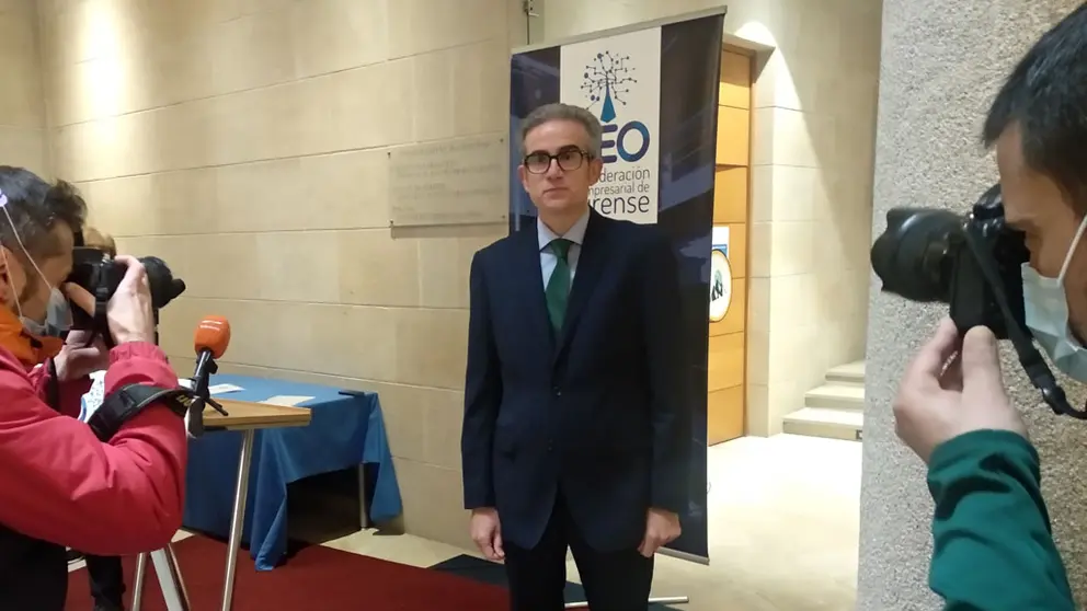 Jos&eacute; Manuel D&iacute;az Barreiros present&oacute; su candidatura en la sede de la CEO.