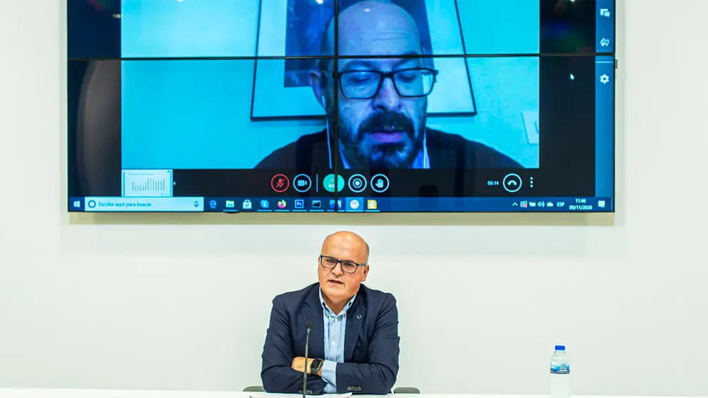 El presidente de la Diputaci&oacute;n de Ourense, Manuel Baltar, y el profesor Andr&eacute;s Mazaira (por videoconferencia) presentaron el informe del OEOu./A.PAZ.
