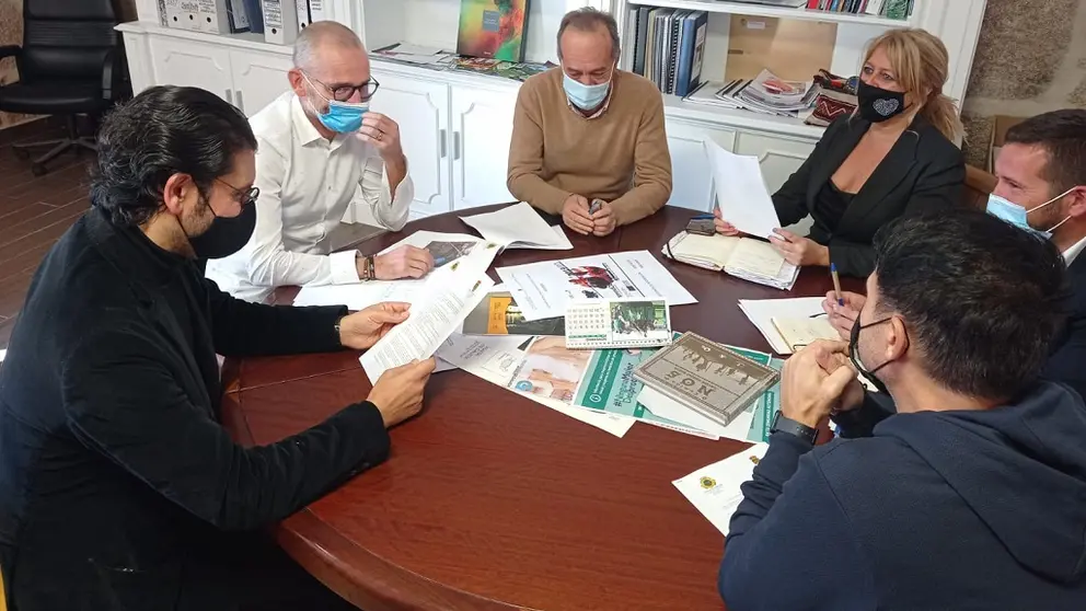 Xerente e t&eacute;cnicos de SEA xunto aos rexedores de Maside e O Carballi&ntilde;o.