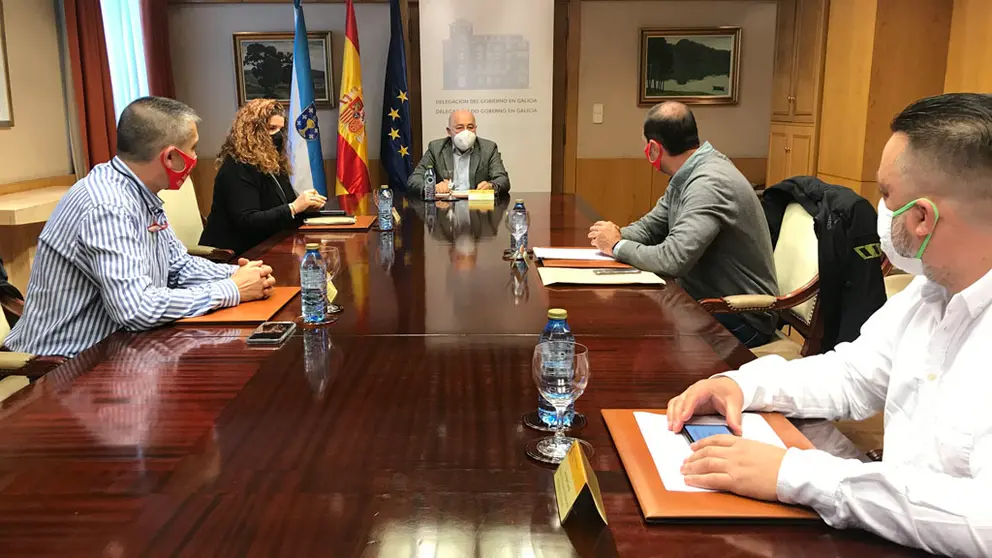 Reuni&oacute;n del delegado del Gobierno en Galicia con representantes de los hosteleros.