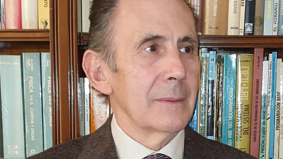 Miguel Rodr&iacute;guez Rubio, , catedr&aacute;tico da Escola Universitaria de Inform&aacute;tica da UDC.