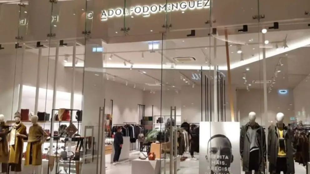 Nueva tienda de Adolfo Dom&iacute;nguez en Oporto (Portugal).