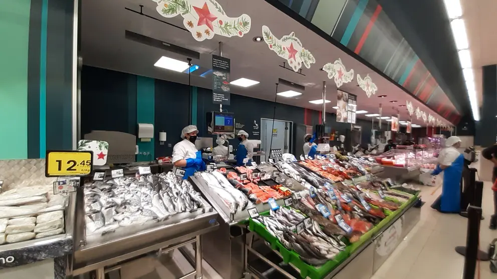 La apuesta por los frescos es una de los puntos fuertes del nuevo supermercado Eroski/Center de Burela.