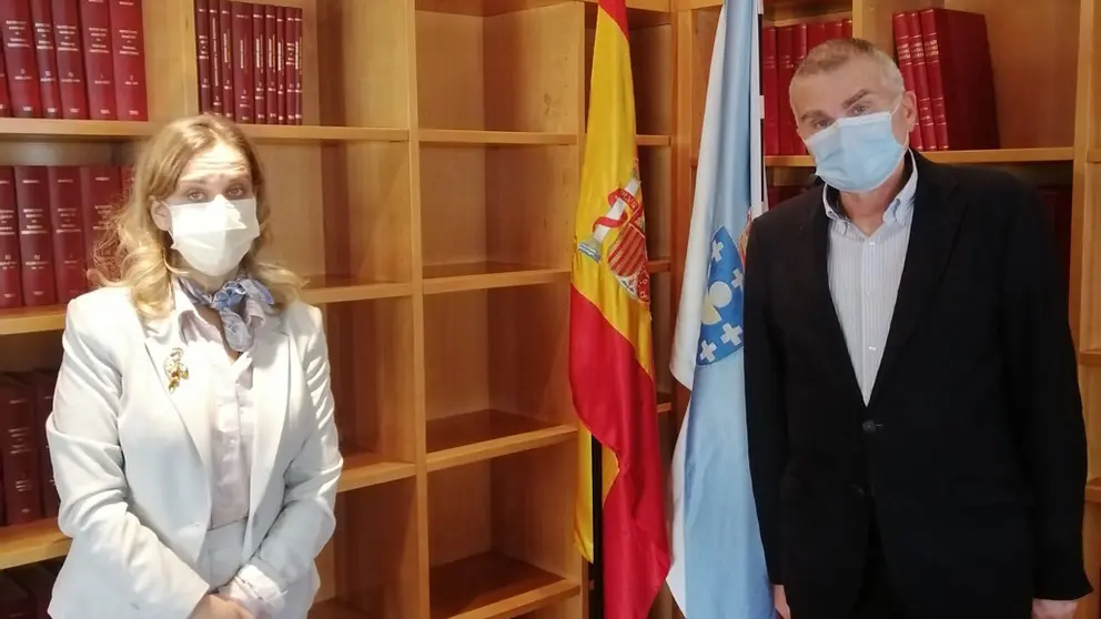 La valedora do Pobo y el presidente de Cegasal, Jos&eacute; Antonio V&aacute;zquez.