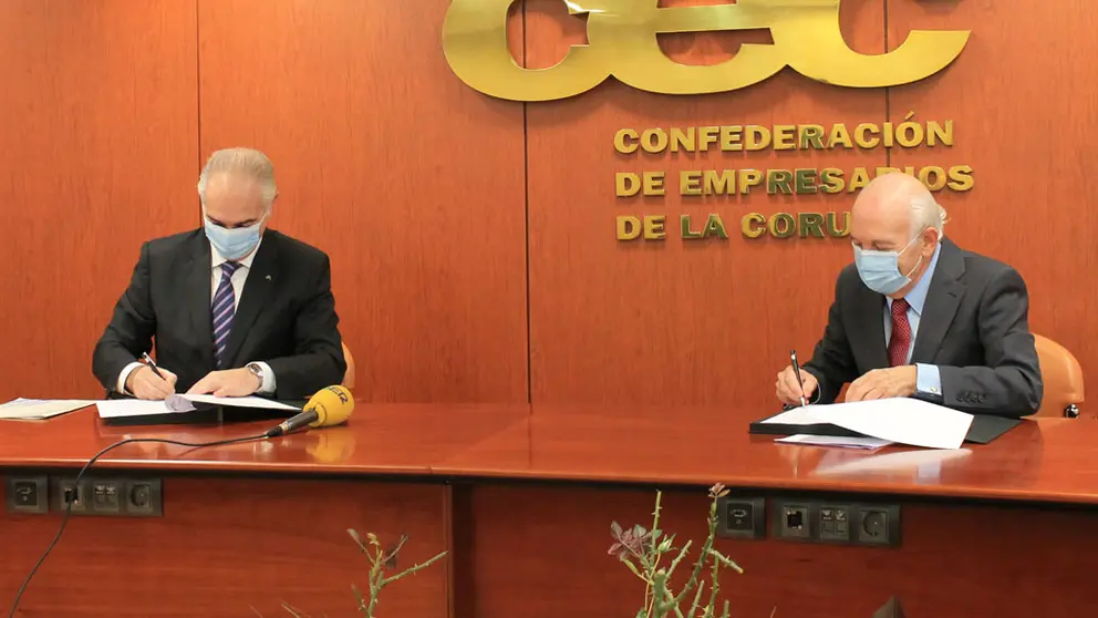 El de Abanca, Lino Comesa&ntilde;a, y el presidente de la CEC, Antonio Fontenla.