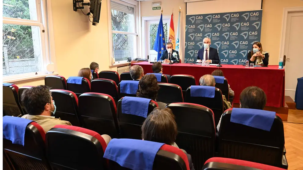 La junta directiva del Consorcio Aeron&aacute;utico Gallego se reuni&oacute; con el vicepresidente de la Xunta (centro) y la directora de Gain (der.).