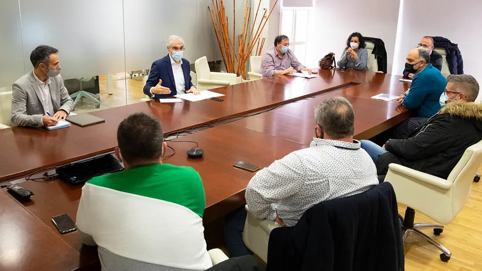 Reuni&oacute;n del vicepresidente de la Xunta, Francisco Conde, con el comit&eacute; de empresa de Navantia Ferrol./X.CRESPO.