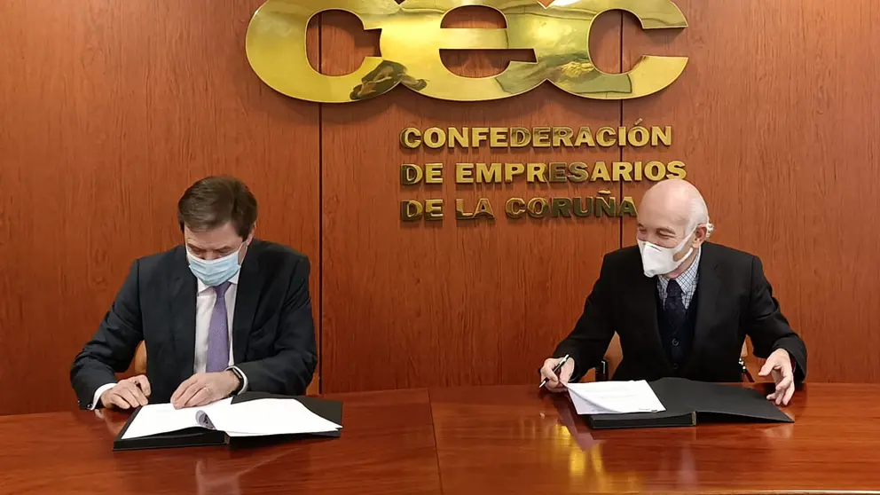 El el presidente de&nbsp;Asociaci&oacute;n Profesional de&nbsp;Administradores Concursales (ASPAC), Diego Comendador, y el presidente de la CEC, Antonio Fontenla, firmando el acuerdo.