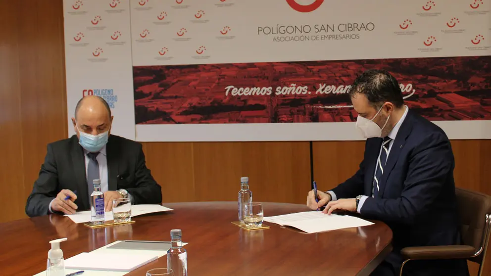 epresidente de los empresarios de San Cibrao, Jos&eacute; Antonio Rodr&iacute;guez, y el director territorial de Abanca en Ourense, Rub&eacute;n Saavedra.