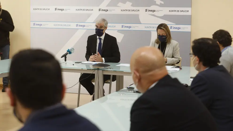 El vicepresidente econ&oacute;mico y la directora xeral de Planificaci&oacute;n Enerx&eacute;tica, en su encuentro con las industrias electrointensivas de Galicia.