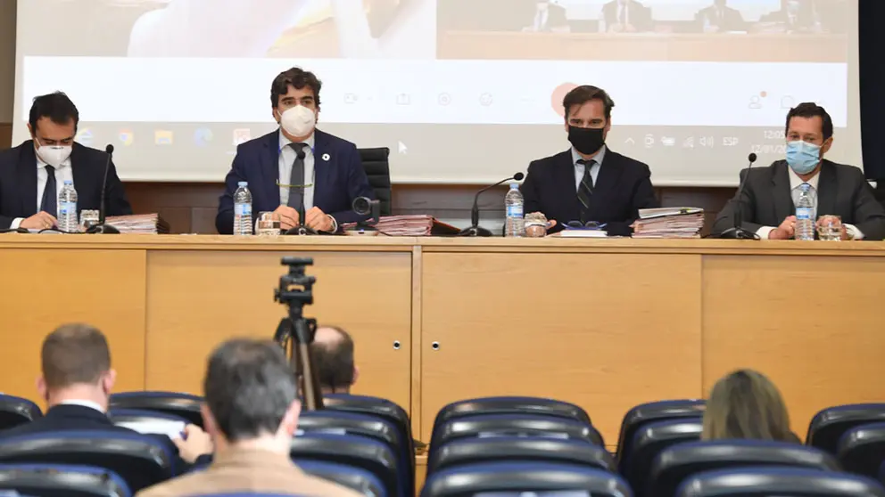 Mart&iacute;n Fern&aacute;ndez presidi&oacute; el primer consejo de administraci&oacute;n del Puerto de A Coru&ntilde;a de 2021.