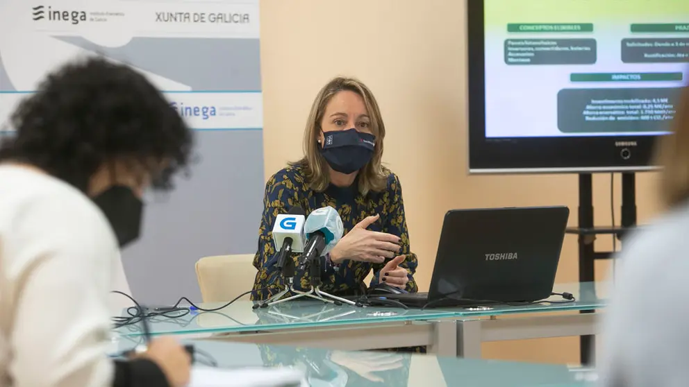 A directora xeral de Planificaci&Atilde;&sup3;n Enerx&Atilde;&copy;tica e Recursos Naturais, Paula Ur&Atilde;&shy;a, informa en rolda de prensa sobre as novas convocatorias de axudas para impulsar a instalaci&Atilde;&sup3;n de enerx&Atilde;&shy;as renovables nos fogares galegos. 