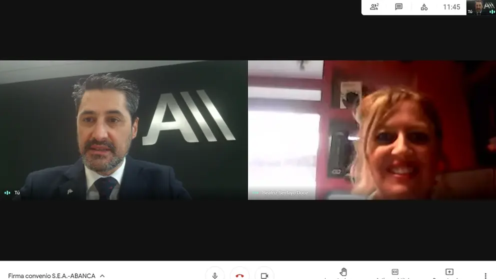 El coordinador de Institucional de Abanca en A Coru&ntilde;a y Santiago, &Aacute;lvaro Manuel Rodr&iacute;guez, y la gerente de SEA, Beatriz Sestayo.