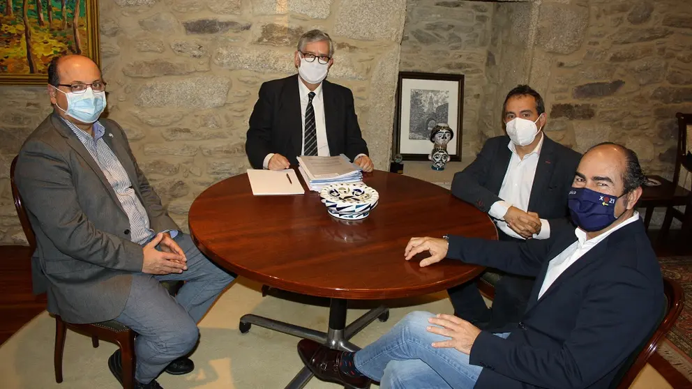Reuni&oacute;n del presidente de la CEG con directivos del Cl&uacute;ster Turismo de Galicia.