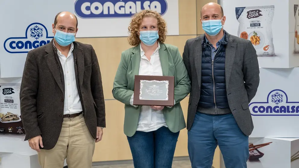 Ana Rey, ganadora del Premio Ram&oacute;n Doval, con directivos de Congalsa.