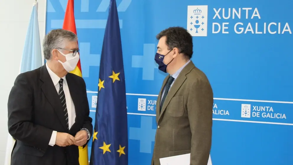 El presidente de la CEG, Juan Manuel Vieites, y el conselleiro de Cultura, Educaci&oacute;n e Universidade, Rom&aacute;n Rodr&iacute;guez.