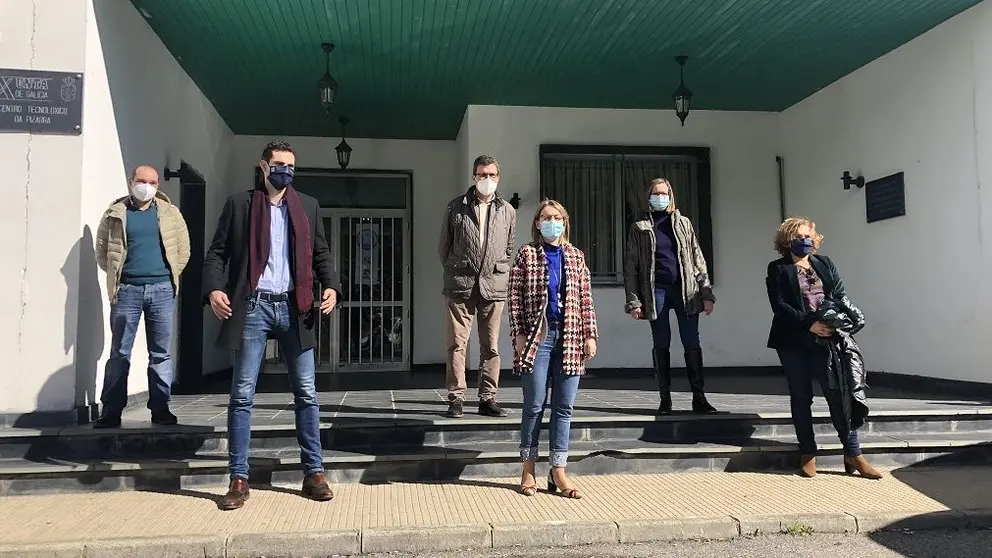La directora xeral de Planificaci&oacute;n con directivos del Cl&uacute;ster de la Pizarra de Galicia y la alcadesa de Sobradelo de Valdeorras.