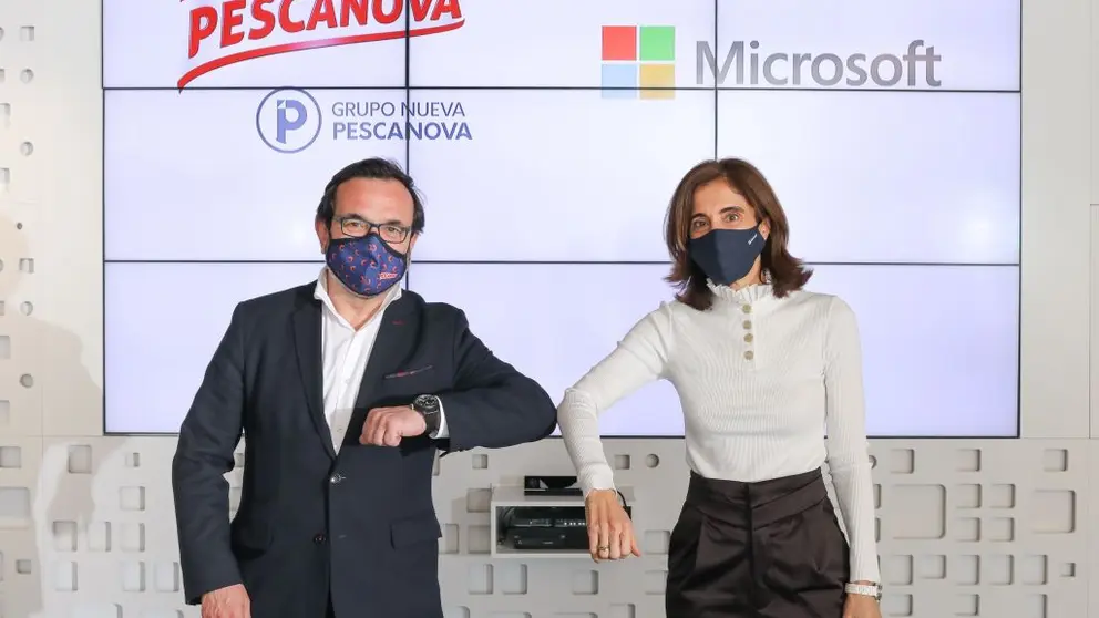 Ignacio Gonz&aacute;lez, CEO del Grupo Nueva Pescanova, y Pilar L&oacute;pez, presidenta de Microsoft Espa&ntilde;a, han firmado la alianza.
