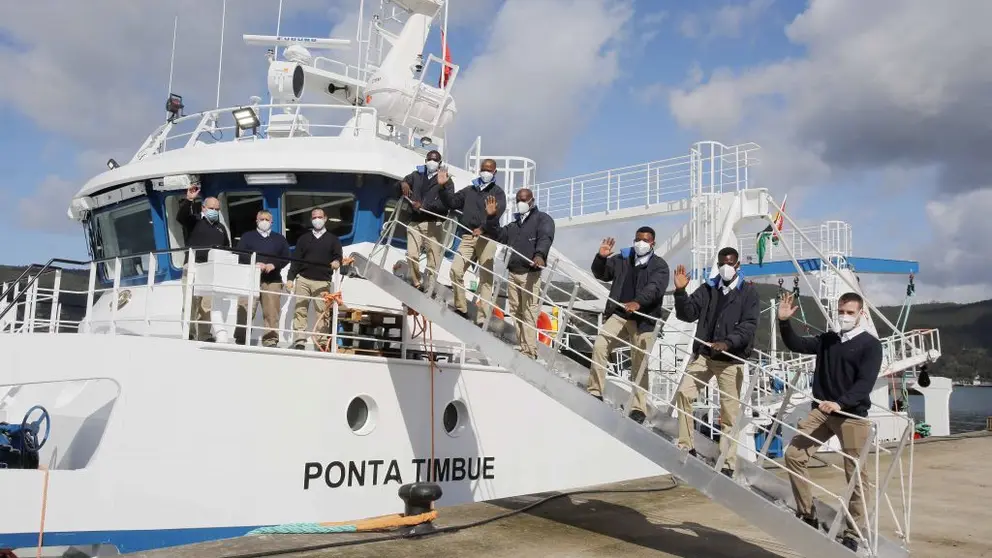 Tripulaci&oacute;n del &ldquo;Ponta Timbue&rdquo;, que faenar&aacute; en Mozambique.