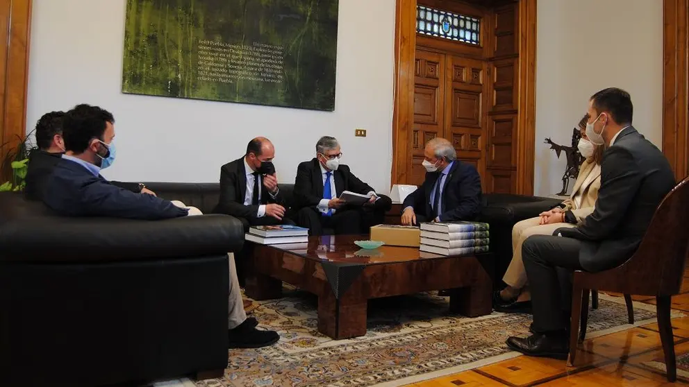 Los directivos de la patronal gallega fueron recibidos por el presidente de la Diputaci&oacute;n de Lugo, Jos&eacute; Tom&eacute;.