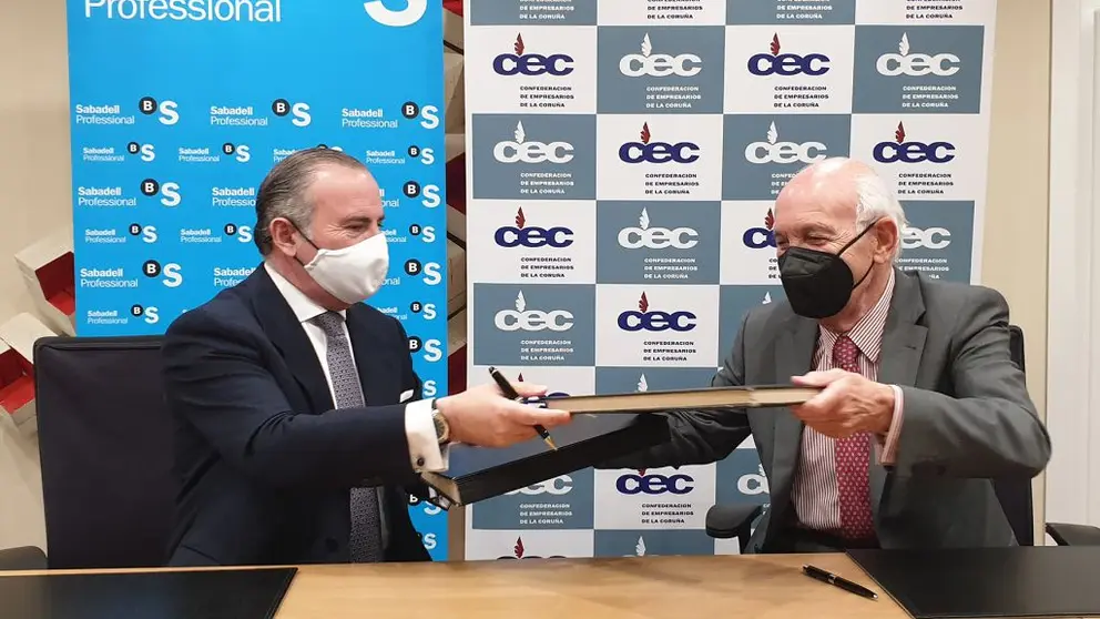 Pablo Junceda y Antonio Fontenla rubricaron el acuerdo entre Sabadell Gallego y la CEC.