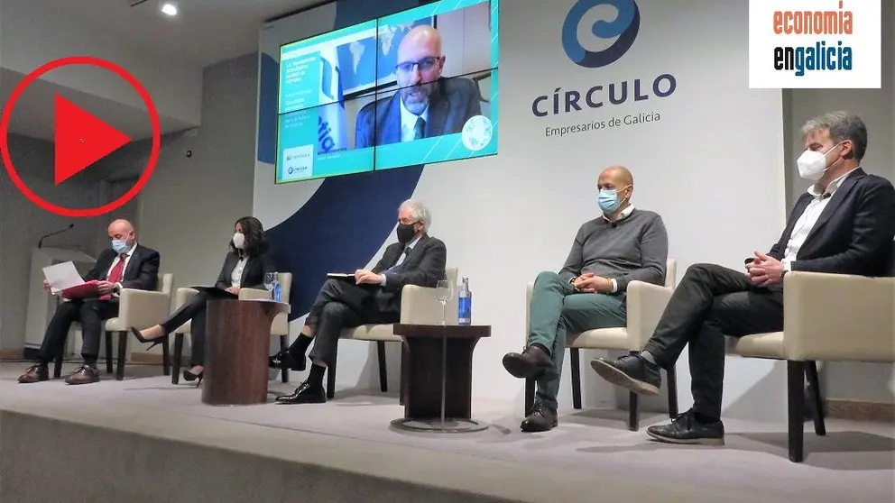 Participantes en la mesa redonda dentro de la jornada sobre transici&oacute;n ecol&oacute;gica celebrada en C&iacute;rculo de Empresarios de Galicia.