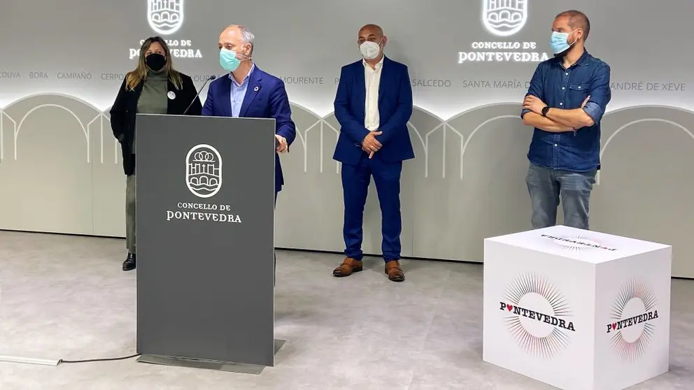 El delegado de Zona Franca se reuni&oacute; en el Concello de Pontevedra con los concejales socialistas Tino Fern&aacute;ndez, Yoya Blanco, Iv&aacute;n Puentes y Marcos Rey.