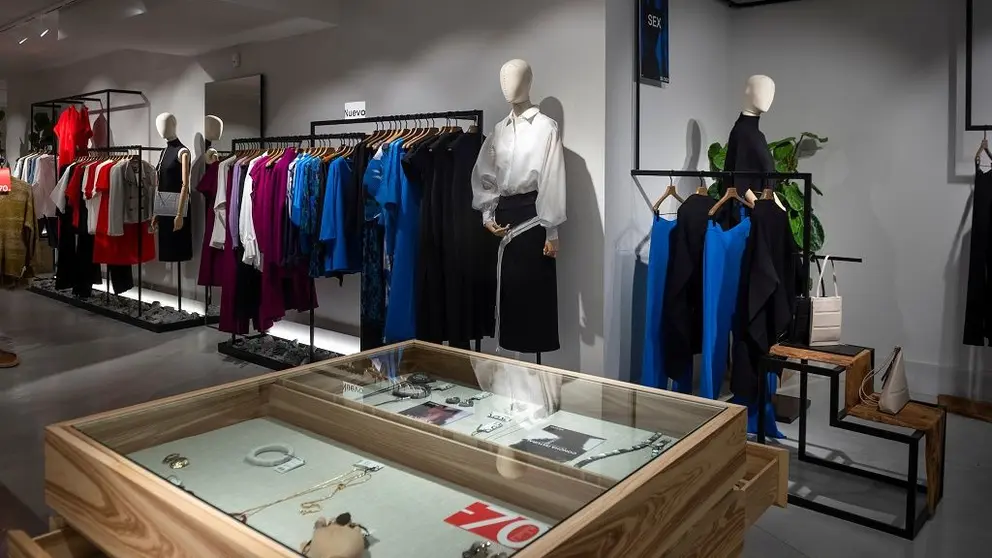 Tienda de Adolfo Dom&iacute;nguez en A Coru&ntilde;a./PUNTO GA COMUNICACI&Oacute;N.