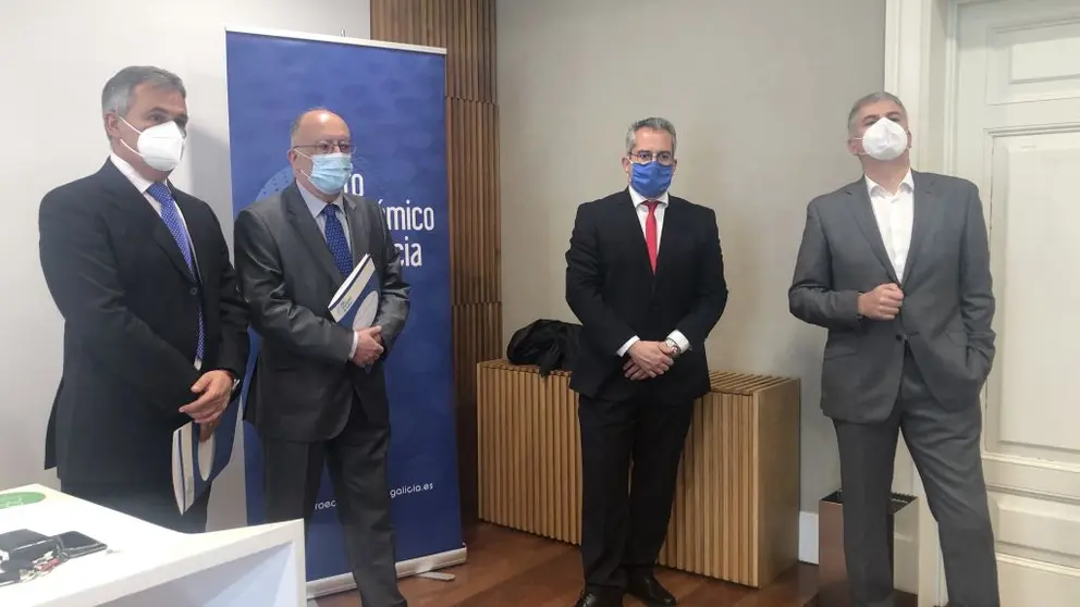 Francisco Javier Armesto, Fernando Gonz&aacute;lez Laxe, Patricio S&aacute;nchez y Santiago Lago presentaron el Informe de Coyuntura Socioecon&oacute;mica.