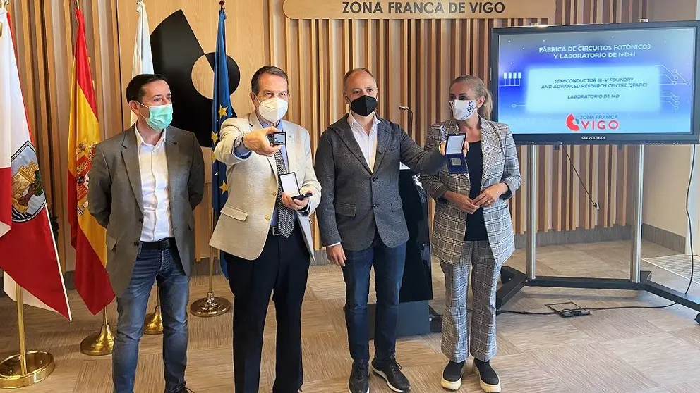 El Francisco D&iacute;az; el alcalde de Vigo, Abel Caballero; el delegado de Zona Franca, David Regades, y la presidenta de la Diputaci&oacute;n de Pontevedra, Carmela Silva.